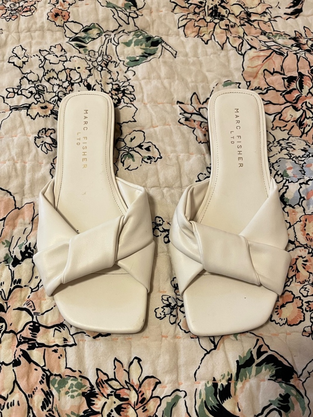 Marc Fisher White Leather Knot Flats/Sandals